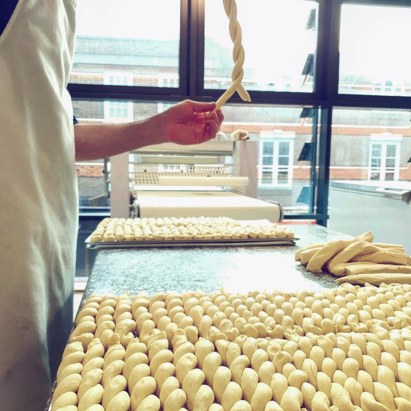 Atelier pâtisserie à domicile et team building pâtisserie à Toulouse – Cours avec un chef privé pour particuliers et entreprises.